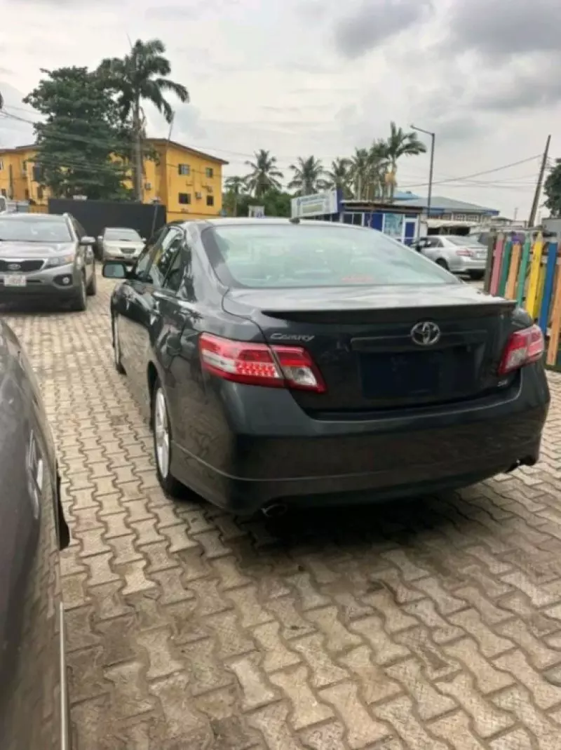TOYOTA Camry   - 2010