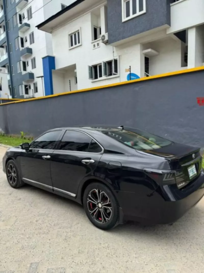 Lexus ES   - 2010