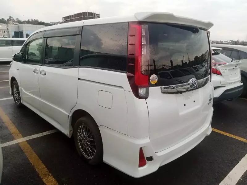 Toyota Noah Hybrid   - 2017