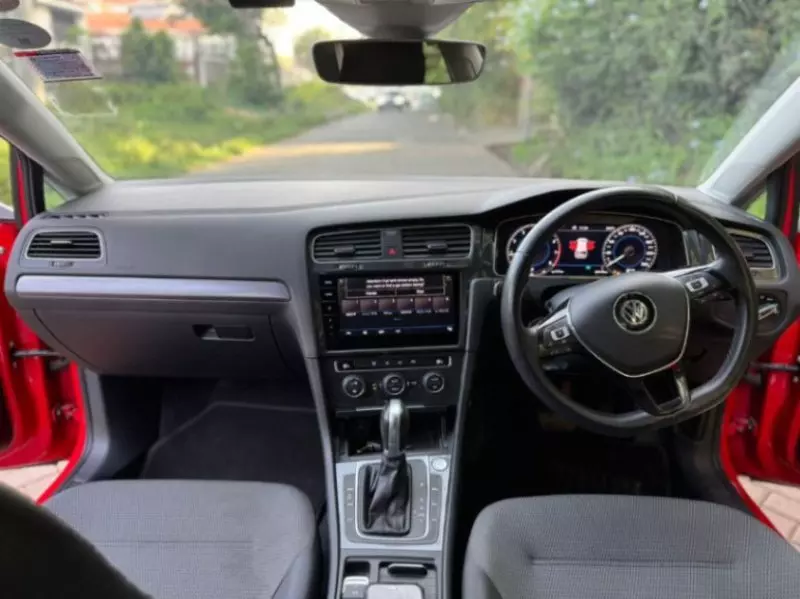 Volkswagen Golf   - 2018