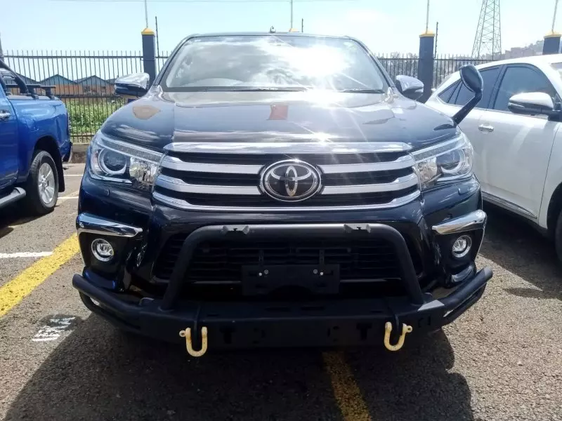 Toyota Hilux   - 2019