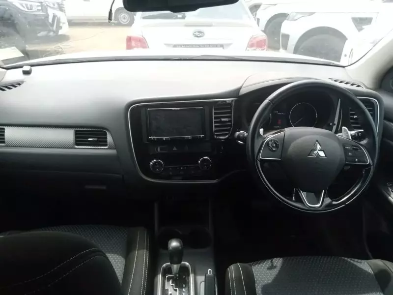 Mitsubishi OUTLANDER   - 2016