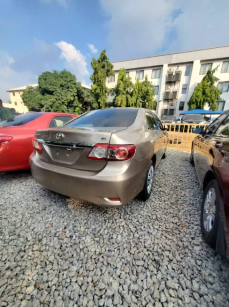 Toyota Corolla   - 2009