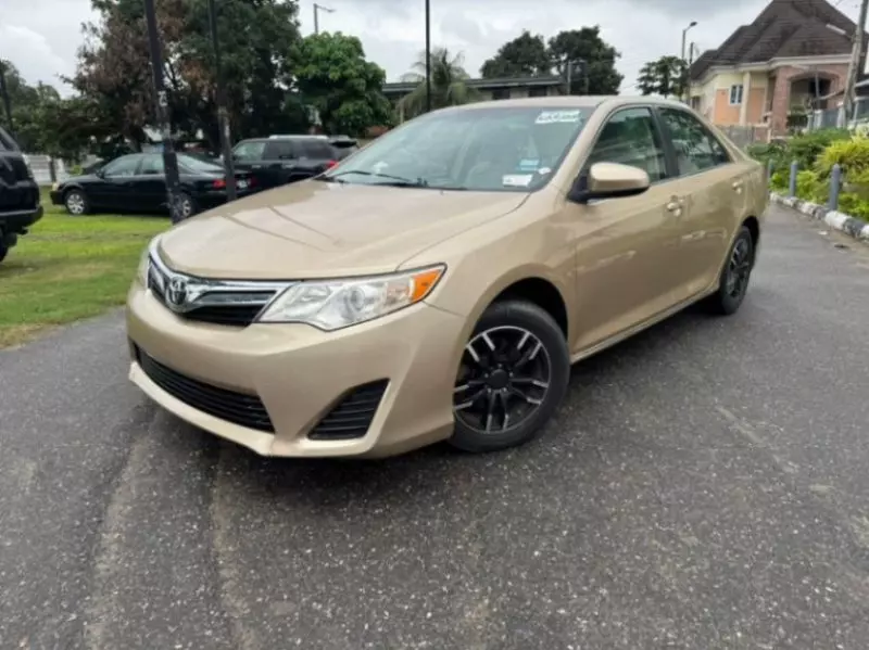 Toyota Camry   - 2012