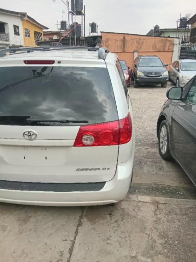 Toyota Sienna   - 2006