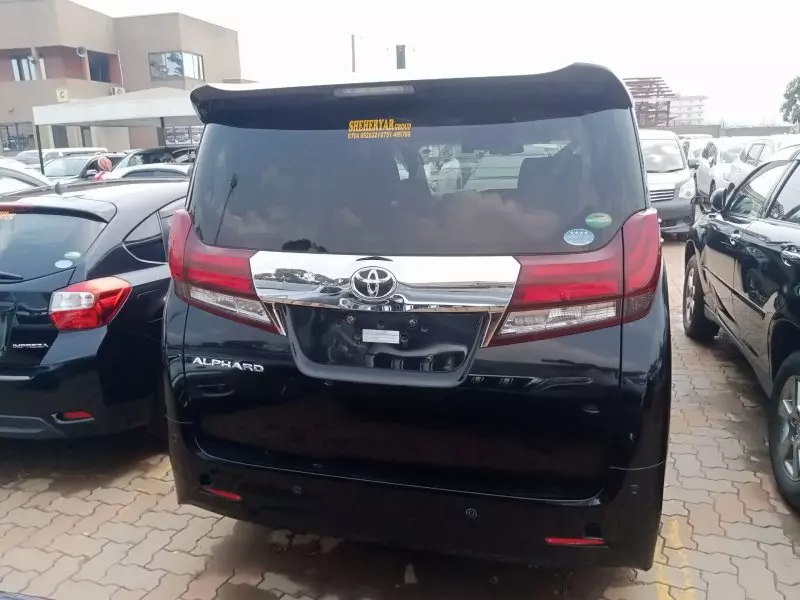 Toyota Alphard   - 2017