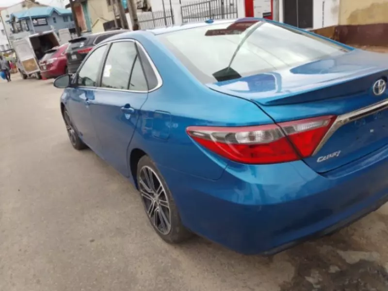 Toyota Camry   - 2016