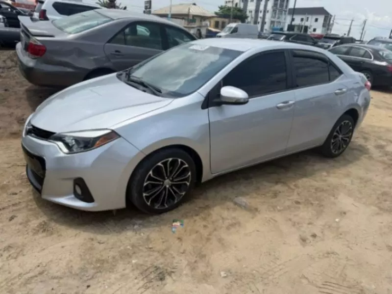 Toyota Corolla   - 2015