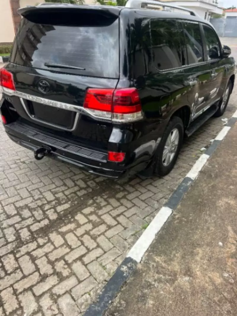Toyota Land Cruiser   - 2020