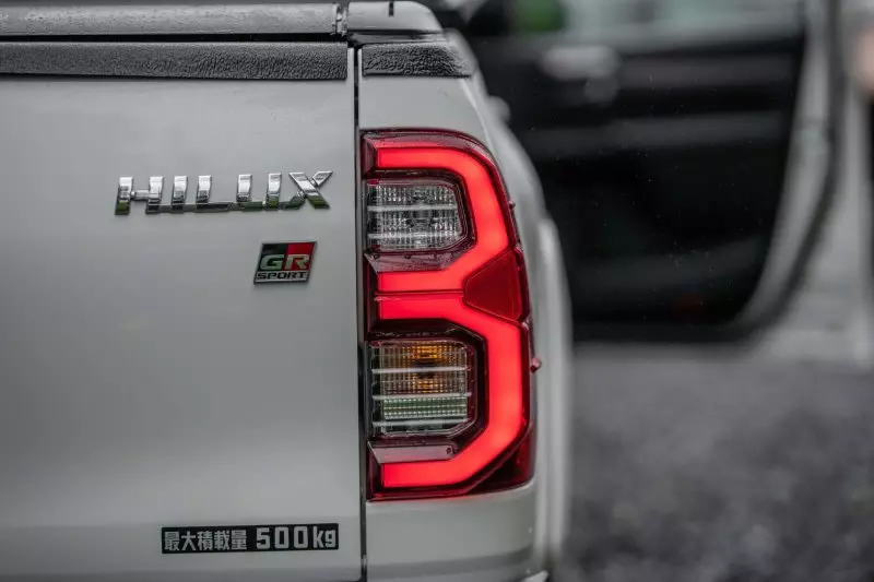 TOYOTA Hilux - 2023