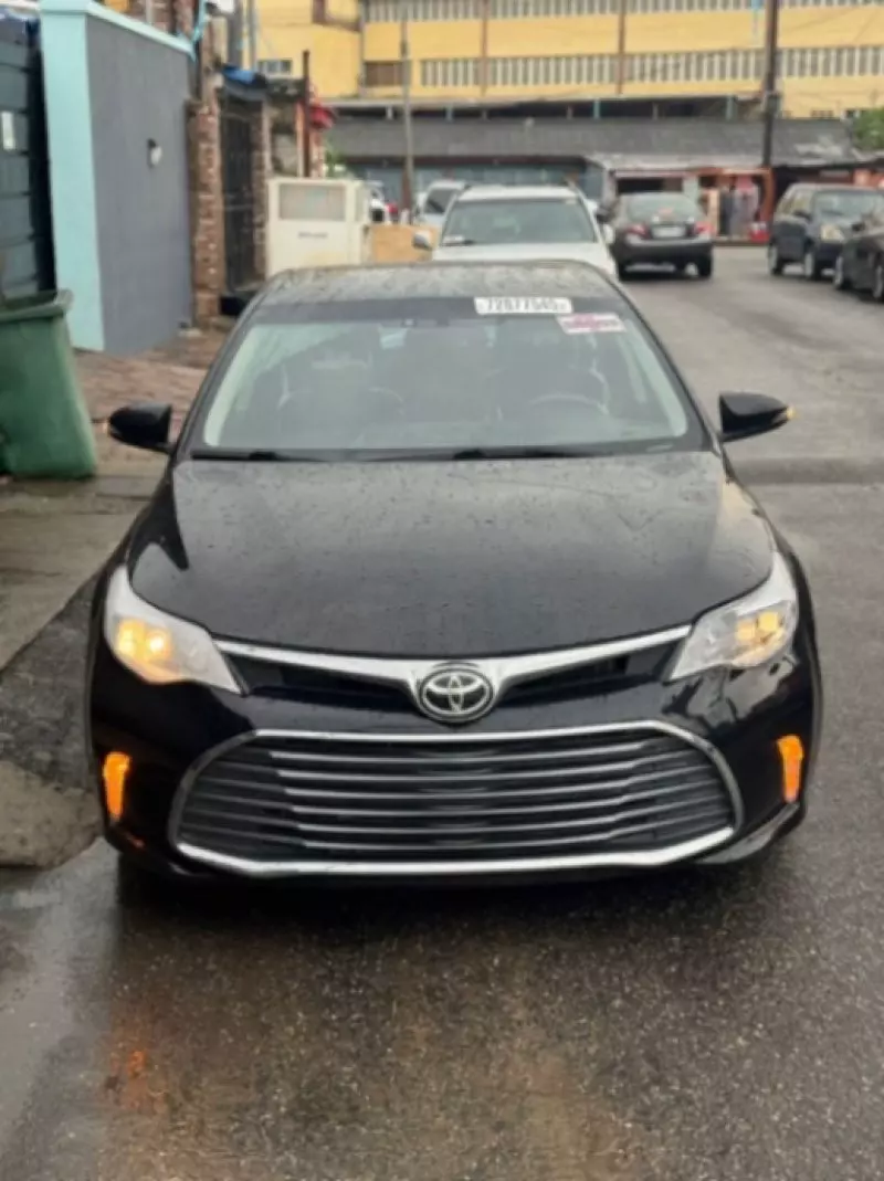 Toyota Avalon   - 2013