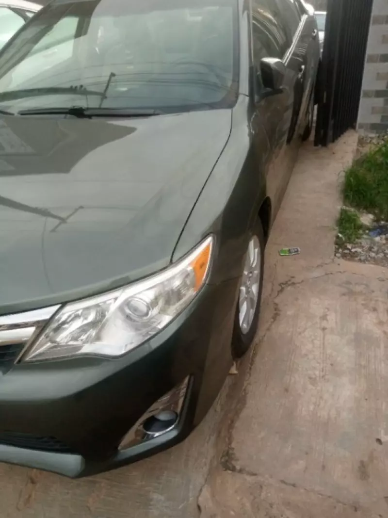 Toyota Camry   - 2012