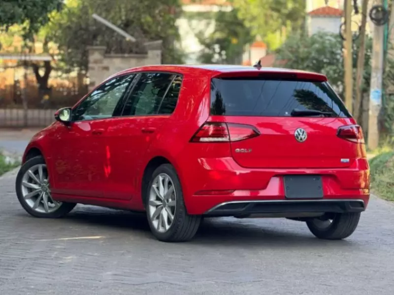 Volkswagen Golf   - 2018