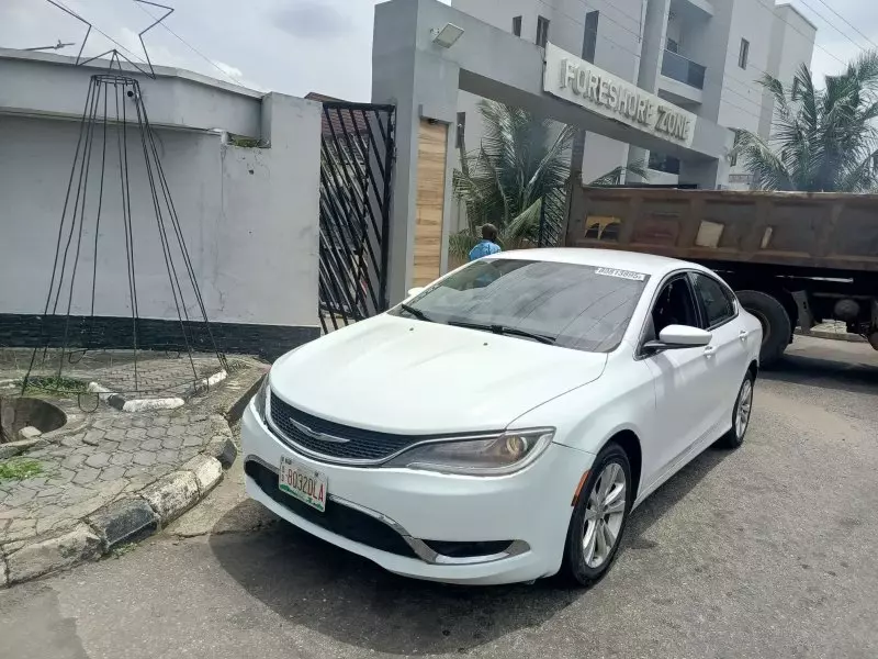 Chrysler 200   - 2015