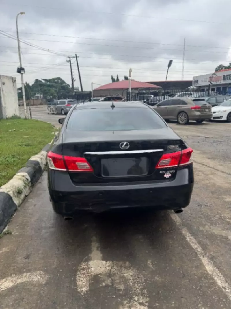 Lexus ES 350   - 2011