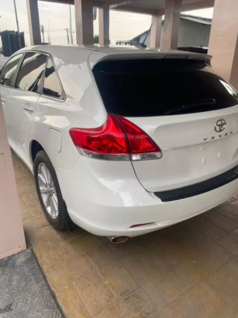 Toyota Venza   - 2012