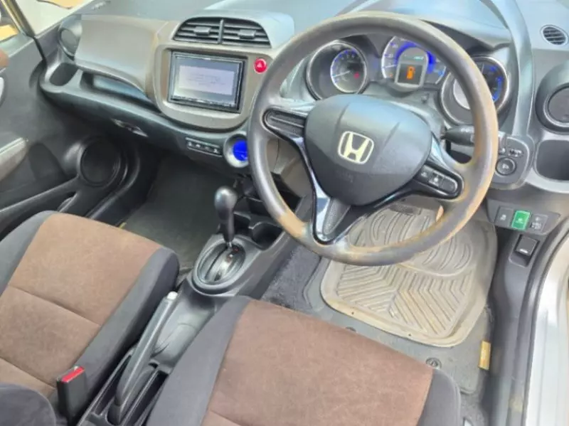 Honda Fit shuttle    - 2014