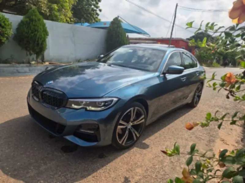 BMW 330i   - 2021