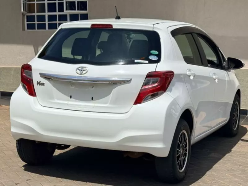 Toyota Vitz   - 2015