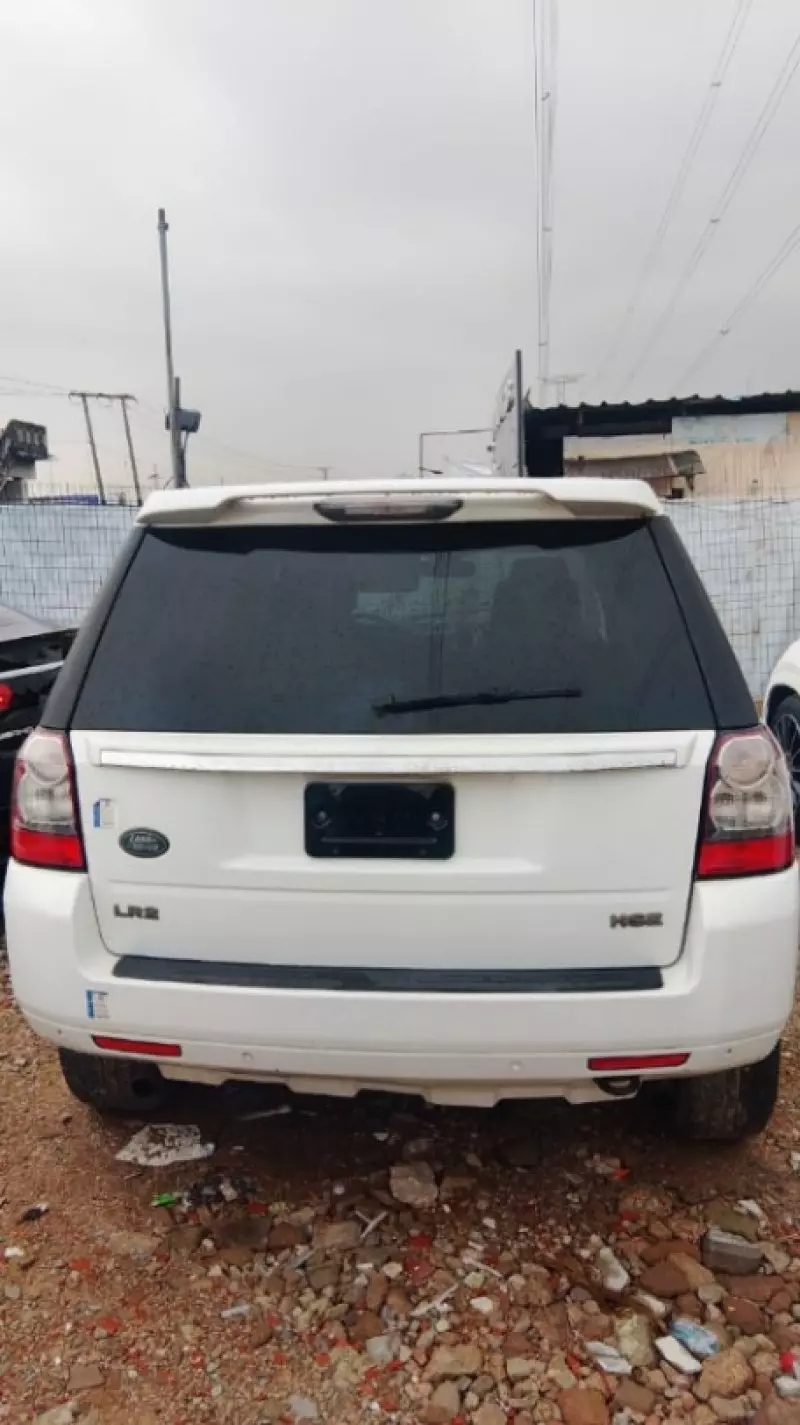 Land Rover LR 2   - 2012