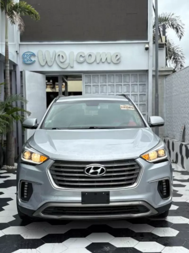 Hyundai Santa Fe   - 2017