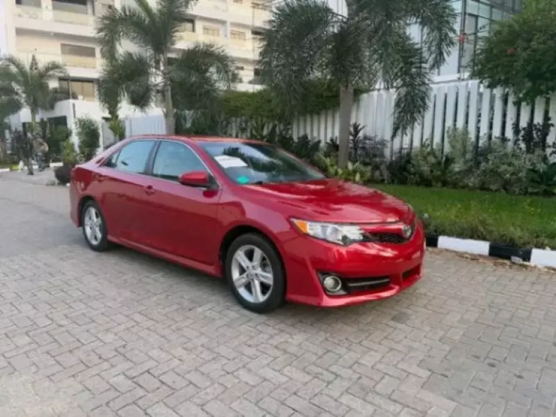 Toyota Camry   - 2014