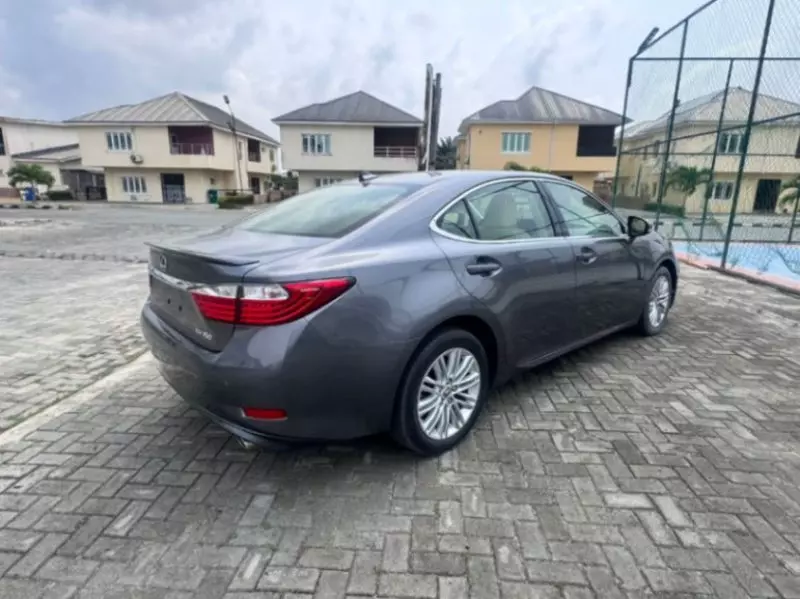 Lexus ES - 2013