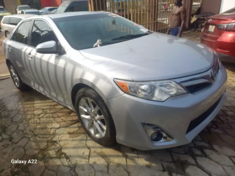 Toyota Camry   - 2014