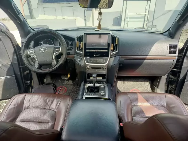 Toyota  Land Cruiser VXR V8   - 2016