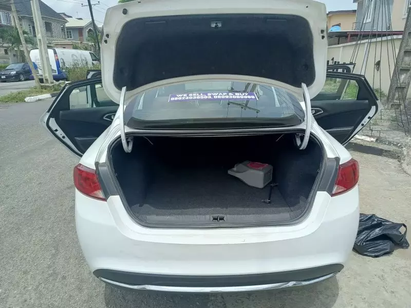 Chrysler 200   - 2015