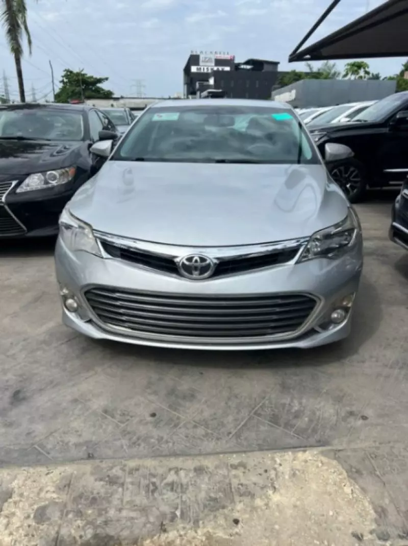 Toyota Avalon   - 2013