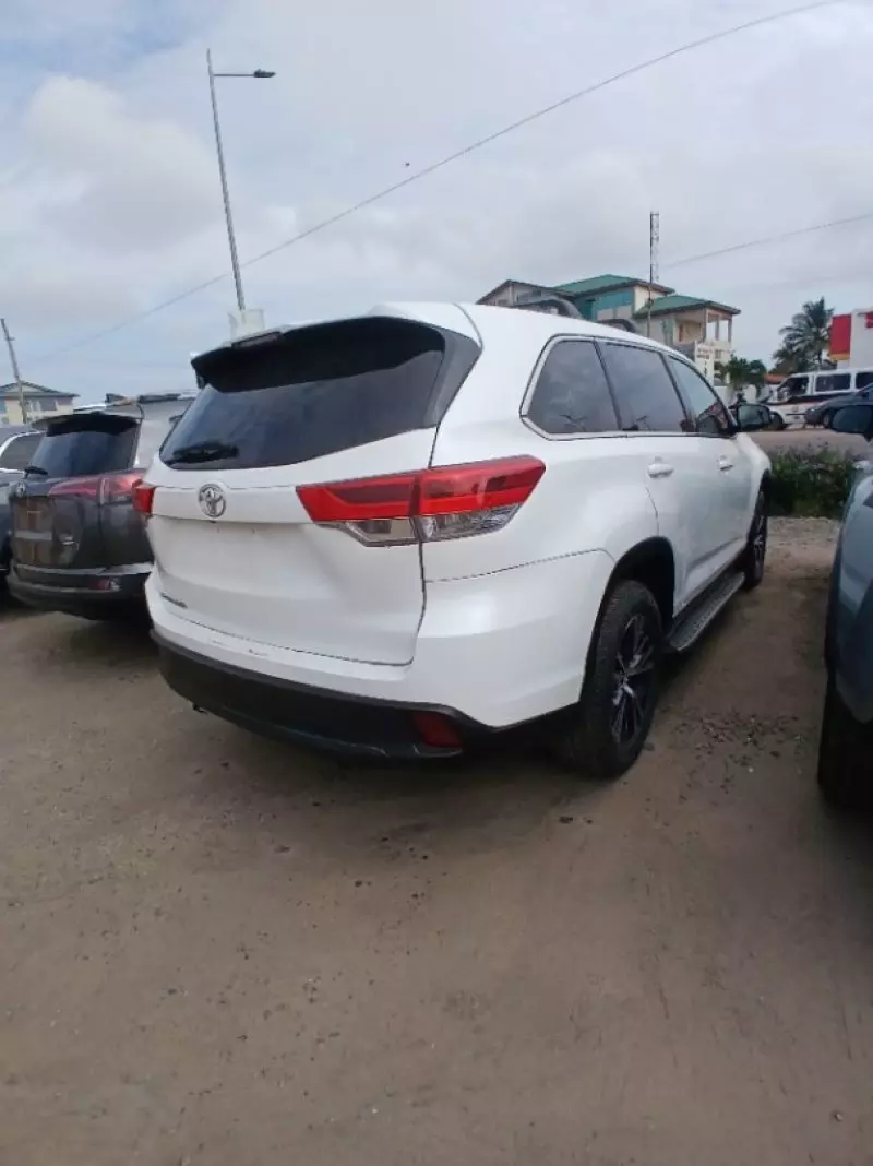 TOYOTA Highlander   - 2019