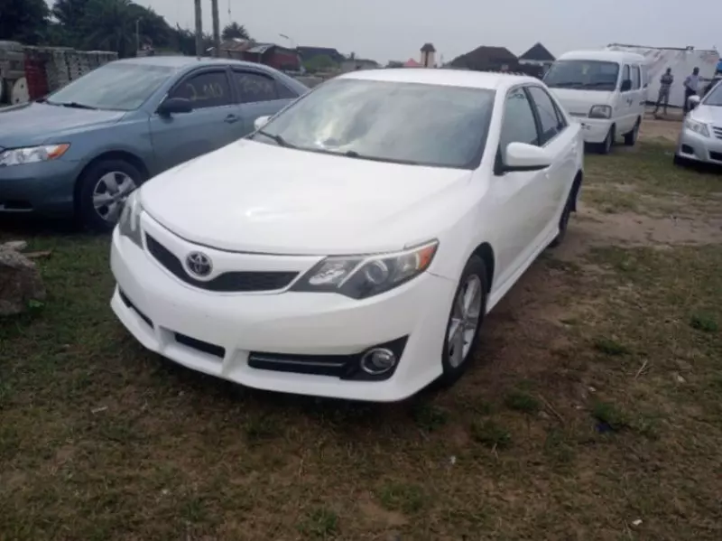 Toyota Camry   - 2014