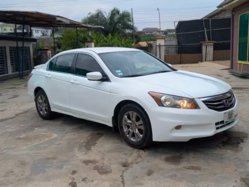 Honda Accord   - 2011