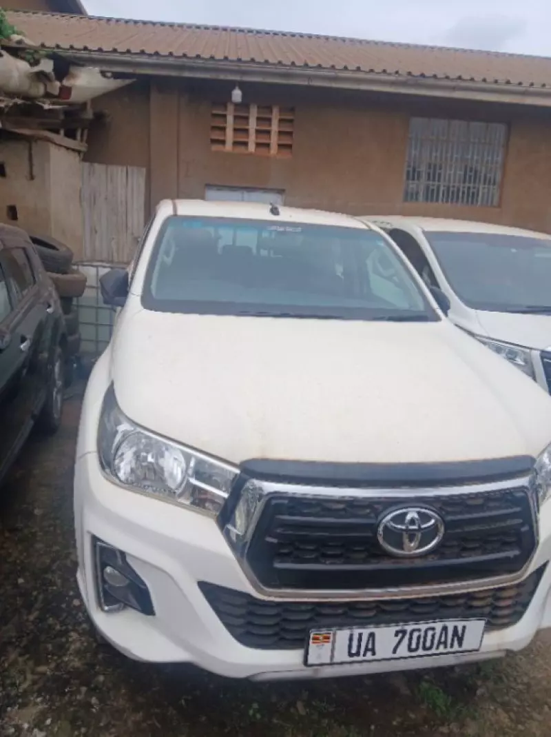 Toyota Hilux   - 2012