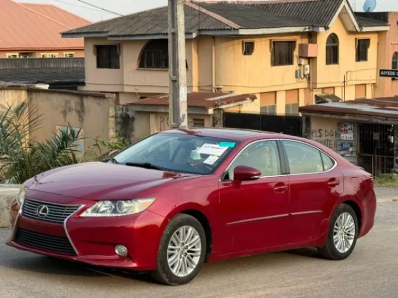 Lexus ES   - 2013