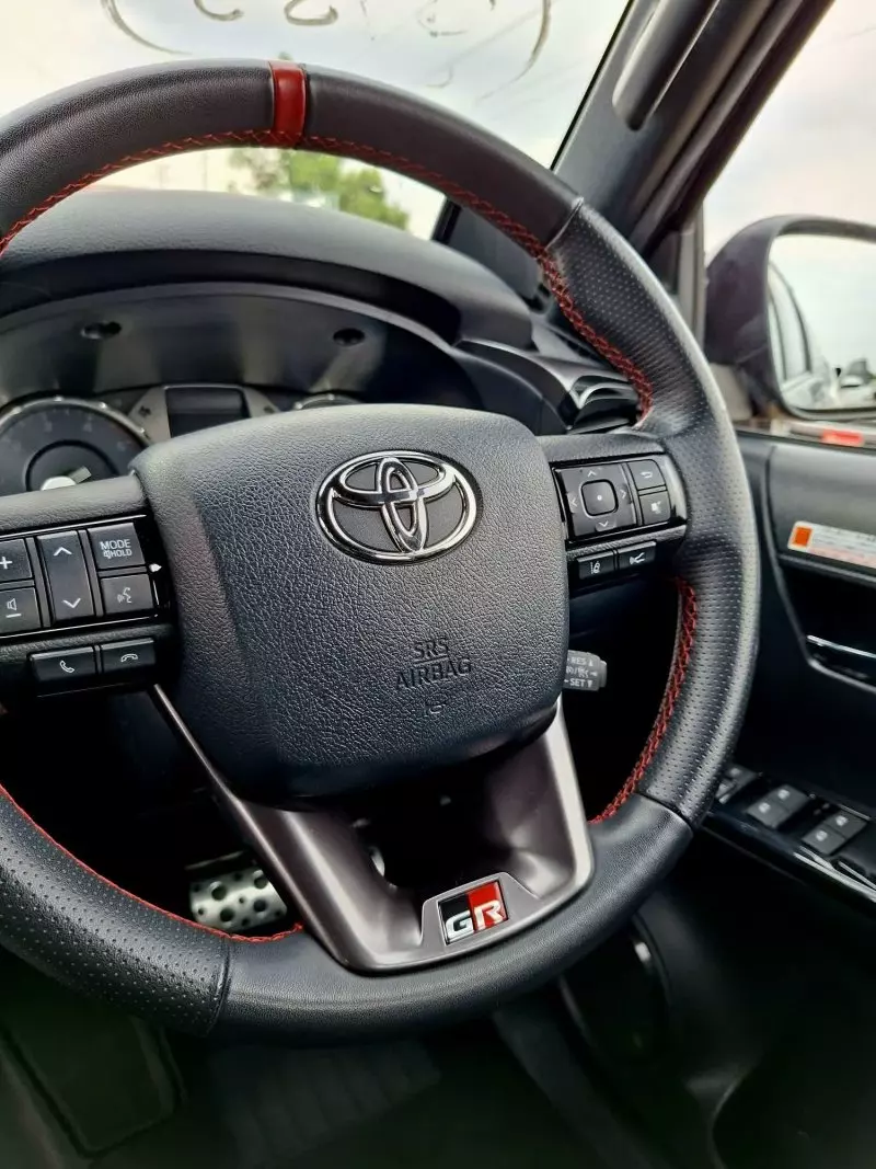 Toyota Hilux    - 2023