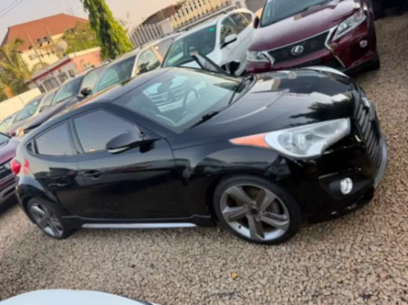Hyundai Veloster   - 2013