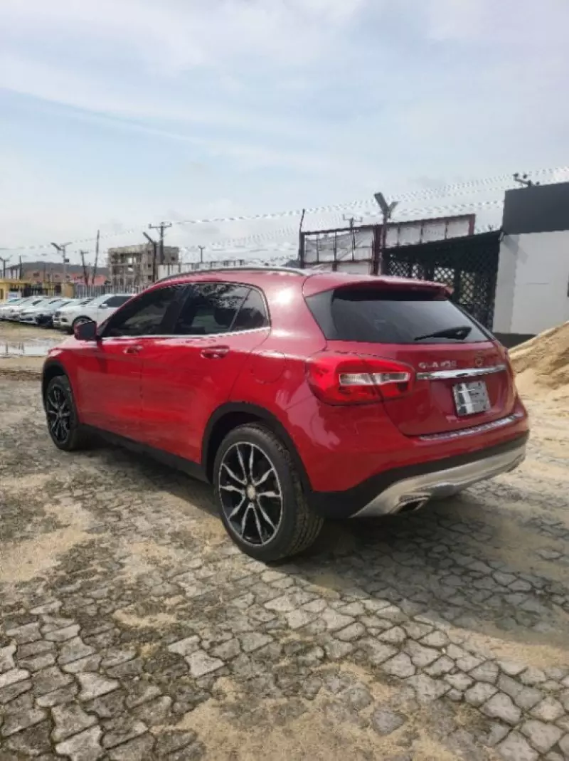 Mercedes-Benz GLA-Class   - 2015