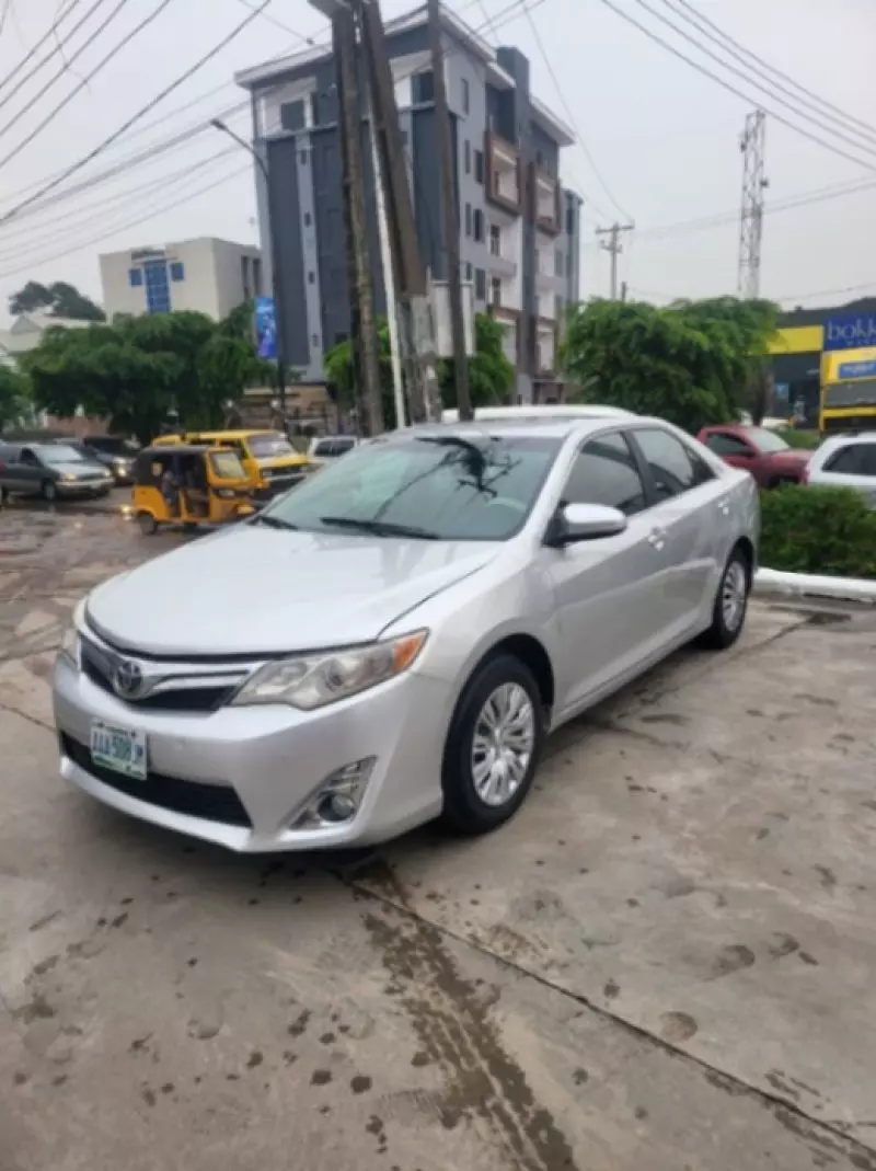 Toyota Camry   - 2010