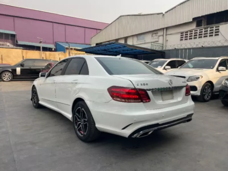 Mercedes-Benz E350   - 2010