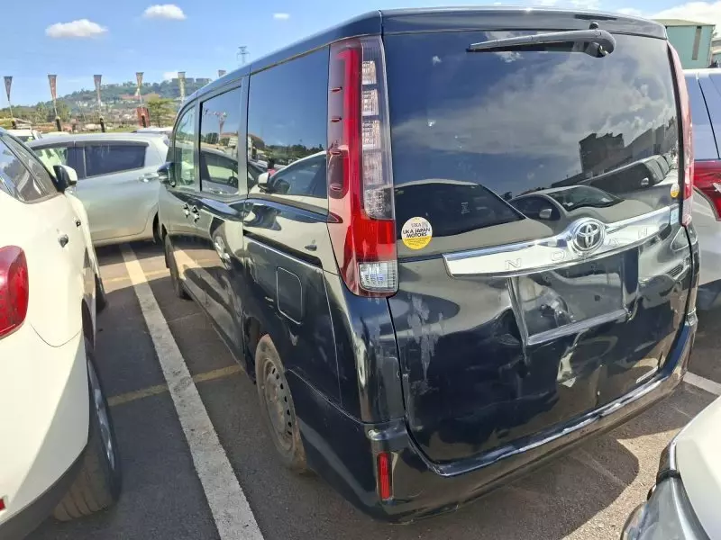 Toyota Noah Hybrid   - 2016