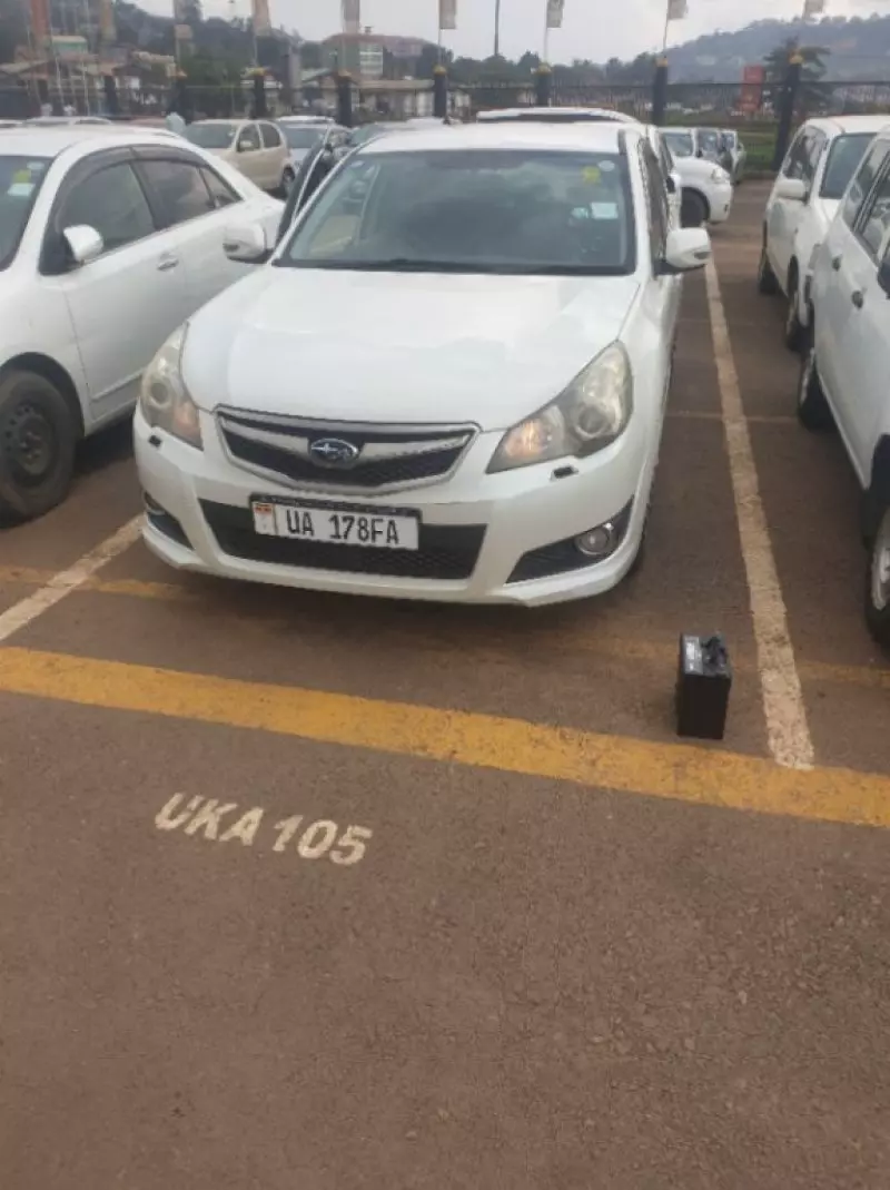 Subaru Legacy   - 2013