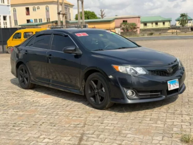 TOYOTA Camry - 2012