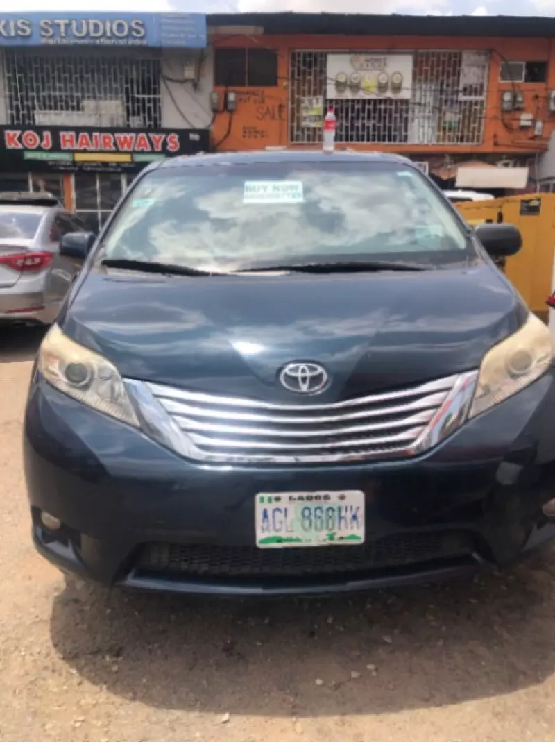 Toyota Sienna   - 2012