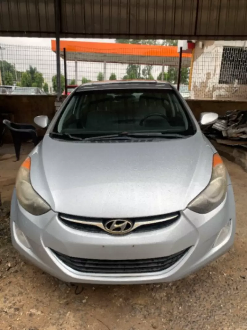 Hyundai Elantra   - 2013