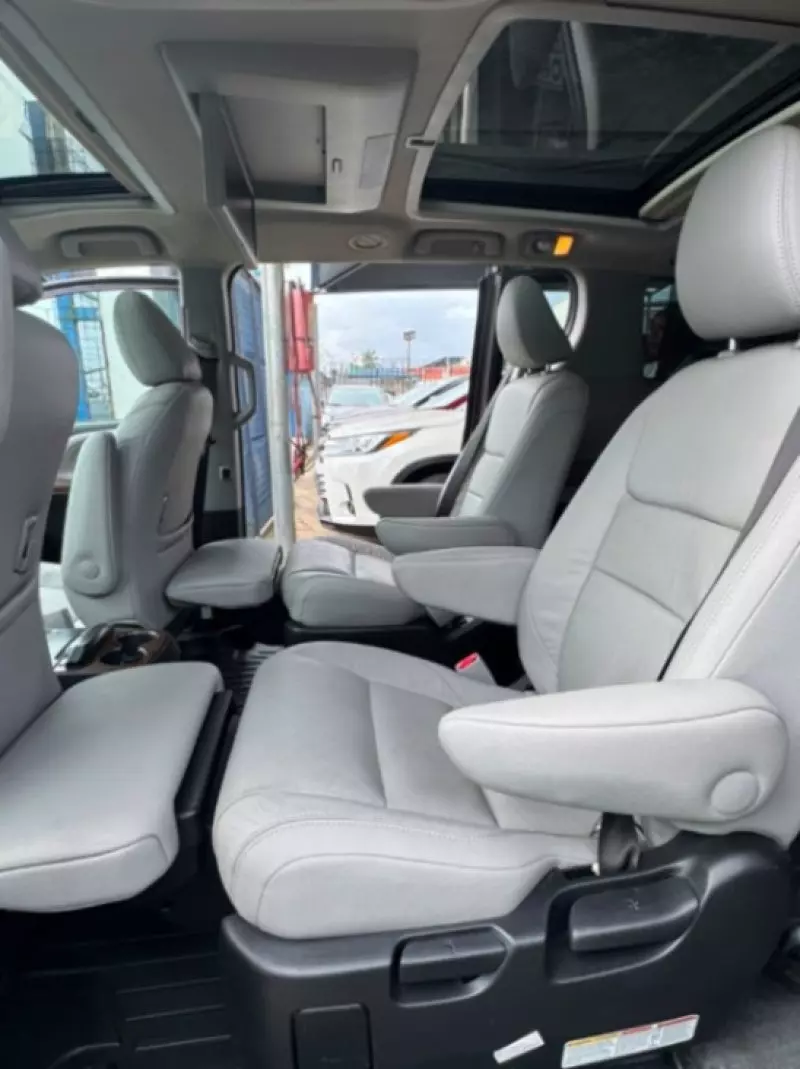 TOYOTA Sienna - 2016
