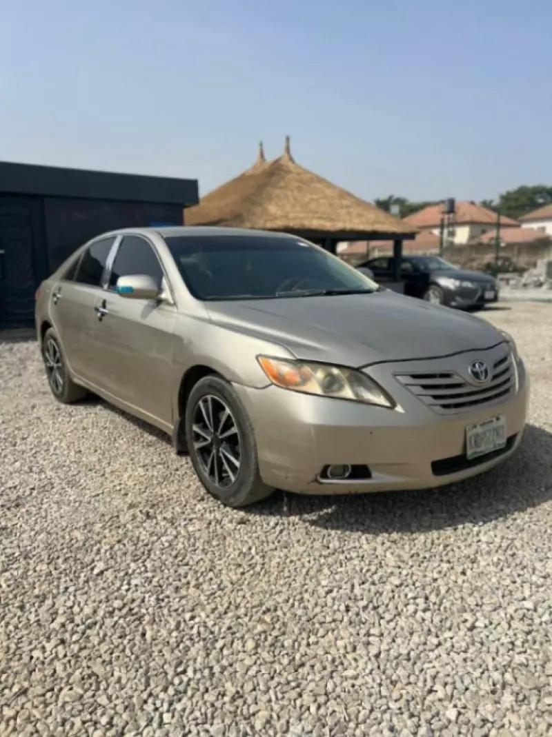 Toyota Camry   - 2009