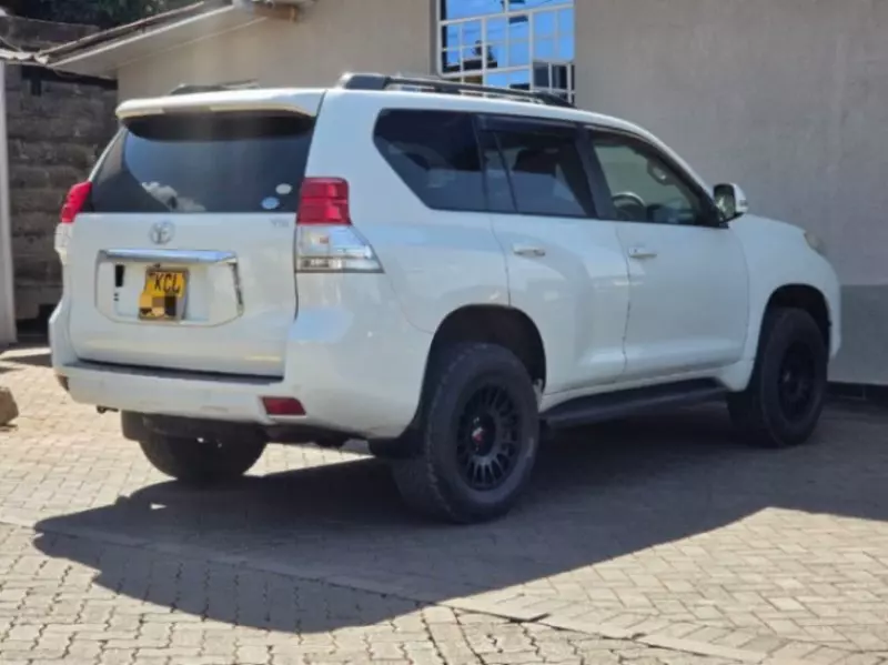 TOYOTA Prado   - 2010