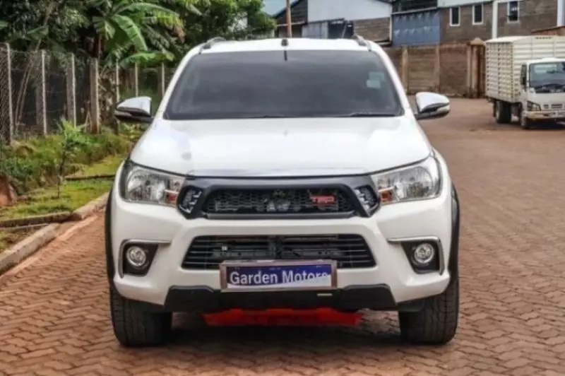 Toyota Hilux   - 2016